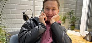 "Квартире торба": россияне во время атаки на Киев разрушили жилье известного актера