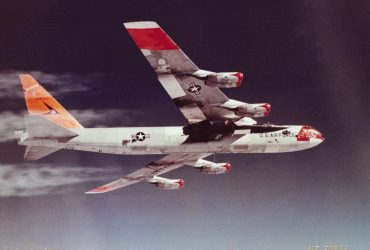 Американці незвичайно розфарбували легендарний бомбардувальник B-52