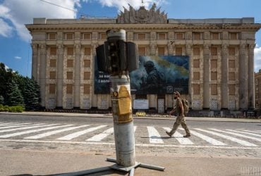 Окупанти вгатили ракетою по багатоквартирному будинку в Харкові