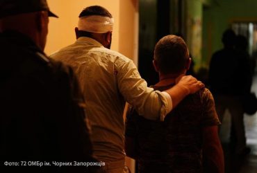 Дуже важкі дні: Чорні Запорожці показали щемливі фото воїнів після боїв за Вугледар