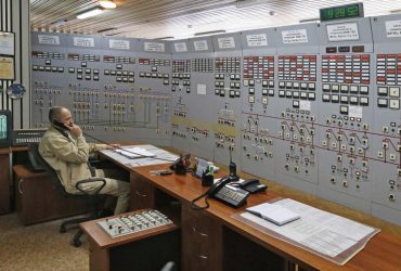 В Енергодарі вибухнуло авто з окупаційним начальником охорони ЗАЕС (відео)