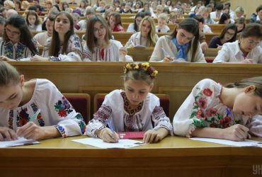 Сегодня в Украине пройдет Радиодиктант-2024: когда и где слушать, куда отправлять текст