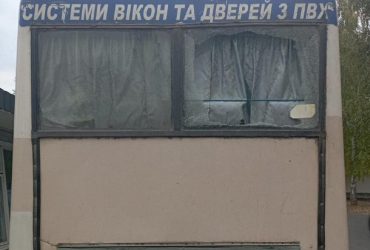 В Сумской области оккупанты сбросили взрывчатку на автобус, есть раненые (фото)