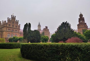 Осенний уикенд в Черновцах: почему дождь и туман не помеха экскурсии по городу (фоторепортаж)