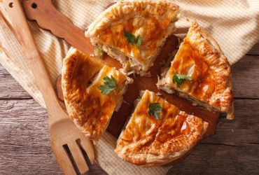 Як приготувати смачний курячий пиріг: простий рецепт від Джеймі Олівера за 15 хвилин