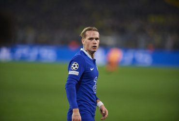 Важный игрок: Челси не хочет отпускать Мудрика зимой