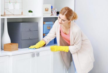 Важно для каждого дома: эксперт по уборке рассказала, как часто нужно вытирать пыль