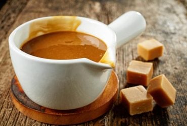 Домашня карамель за 10 хвилин: Гордон Рамзі розкрив рецепт смаколика з кількох інгредієнтів