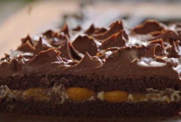 Шоколадний торт з мандаринами: Джеймі Олівер дав простий покроковий рецепт