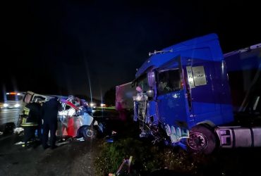 В Винницкой области столкнулись фура и микроавтобус: шестеро погибших (фото)