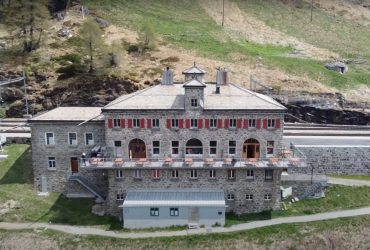 В Швейцарии есть отель, отрезанный от мира на 12 часов: как туда попасть