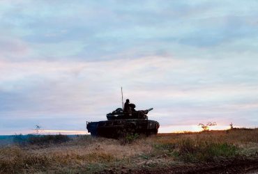 Тепло на фронт: Украинская команда срочно собирает на согревающие наборы для защитников на передовой