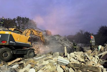 Підступний удар РФ по Дніпру: кількість жертв зросла, серед загиблих дитина (фото)