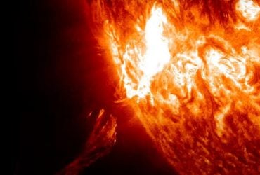 На Солнце произошла вторая за неделю сильная вспышка: Земля под ударом (видео)