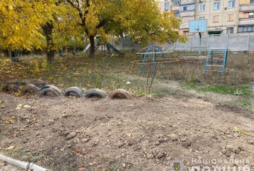 Оккупанты атаковали детскую площадку в Никополе: ранены две девочки