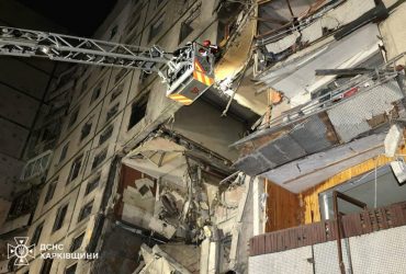 Смертоносный удар россиян по Харькову: погиб 12-летний мальчик, под завалами есть подросток (фото)