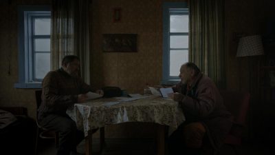 Серые пчелы 2024 - почему стоит посмотреть драму по роману Андрея ...