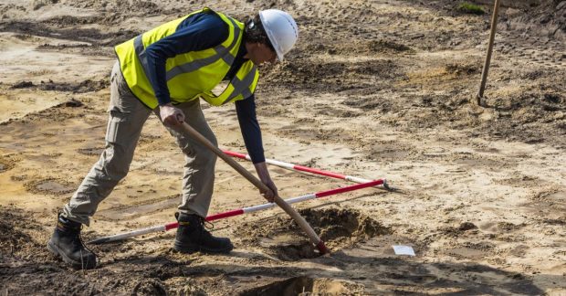 Тайна, которой 700 лет: в Германии нашли огромную яму с человеческими останками Kép