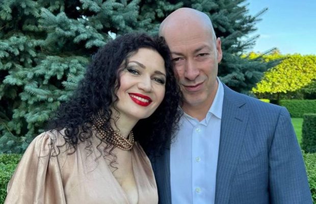 Дмитро Гордон поділився романтичним фото з дружиною та привітав її важливим святом