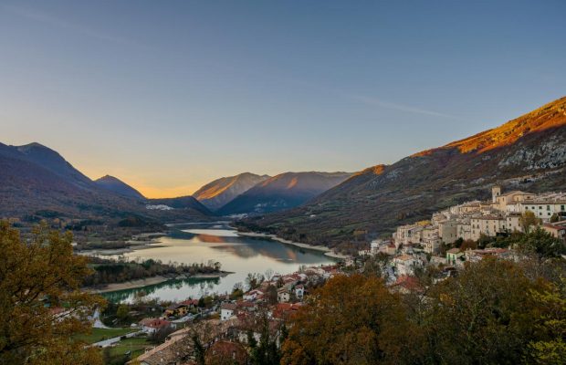 Про нього знають не всі: названо мальовничий регіон в Італії, який зачаровує своєю красою