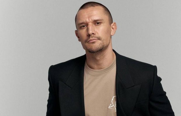 Зірка "Спіймати Кайдаша" показав рідкісні фото з батьками: "Мої рідні люди"