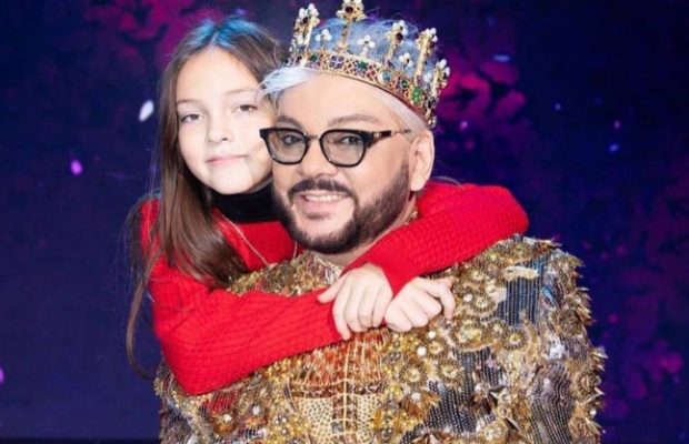 12-річна донька путініста Кіркорова публічно пожартувала над ним (відео)