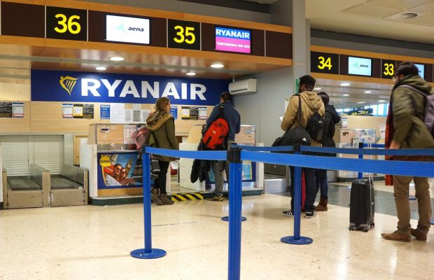 Ryanair впроваджує нові вимоги до ручної поклажі в аеропортах