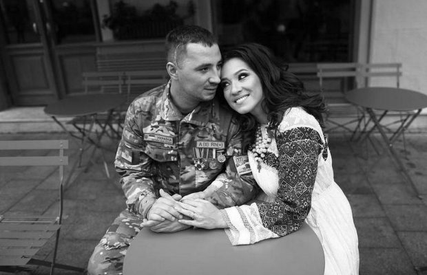 "Надо операцию": известная певица рассказала о болезнях мужа-воина