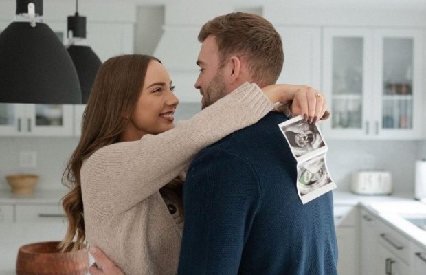 Донька Емінема розкрила стать свого первістка (відео)