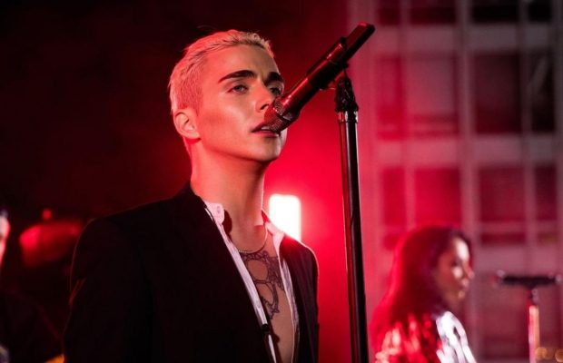 "Нікуди не тікаю": відомий співак відповів, чому не виїхав за кордон, хоч міг