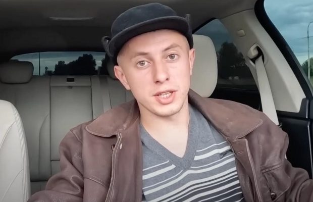 Ще один відомий блогер утік з України під час війни