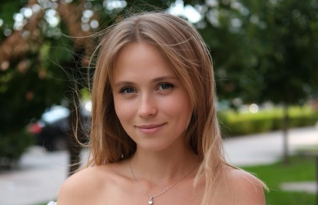 Вагітна зірка "Сватів" зачарувала кадрами в новому статусі: "Аксесуар ідеально личить"