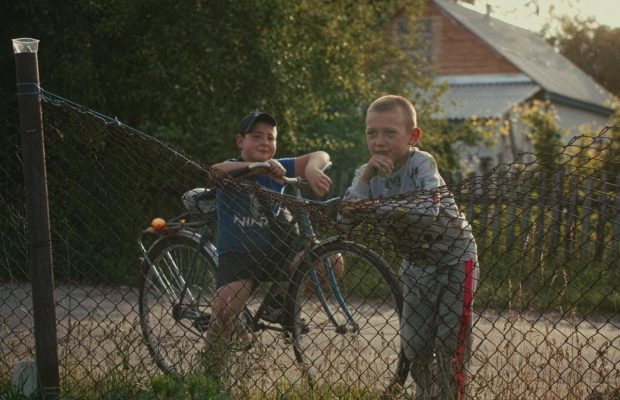 Село, що зцілюється після окупації: чому варто подивитись документальний фільм "День як день"