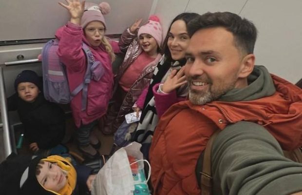 Мірошниченки показали відпочинок з чотирма дітьми: "Ви взяли з собою півквартири" (фото)