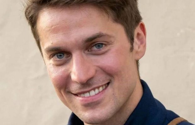 Серіал "Емілі в Парижі" може залишитися без одного з головних акторів: що сталося