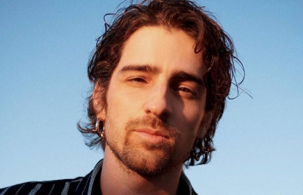 "Такая глубина в словах и мелодии": Dantes поразил новой лирической песней об отношениях (видео)