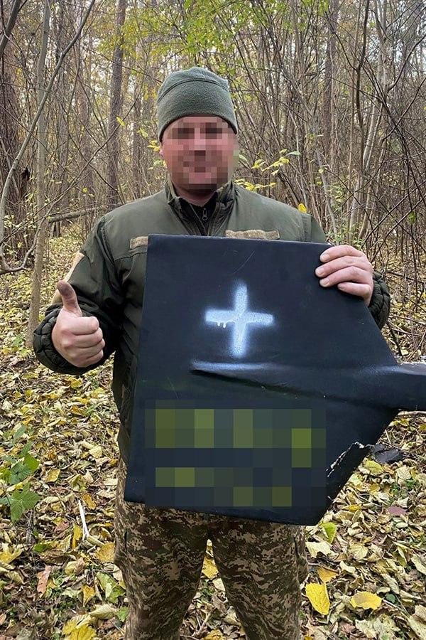 Над Києвом нацгвадійці з кулемета 'приземлили' російський дрон (фото) Над Києвом нацгвадійці з кулемета 'приземлили' російський дрон (фото)