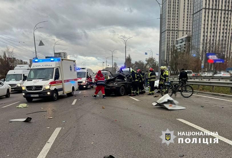 У Києві сьогодні трапилася смертельна аварія / фото t.me/gunpKyiv У Києві сьогодні трапилася смертельна аварія / фото t.me/gunpKyiv