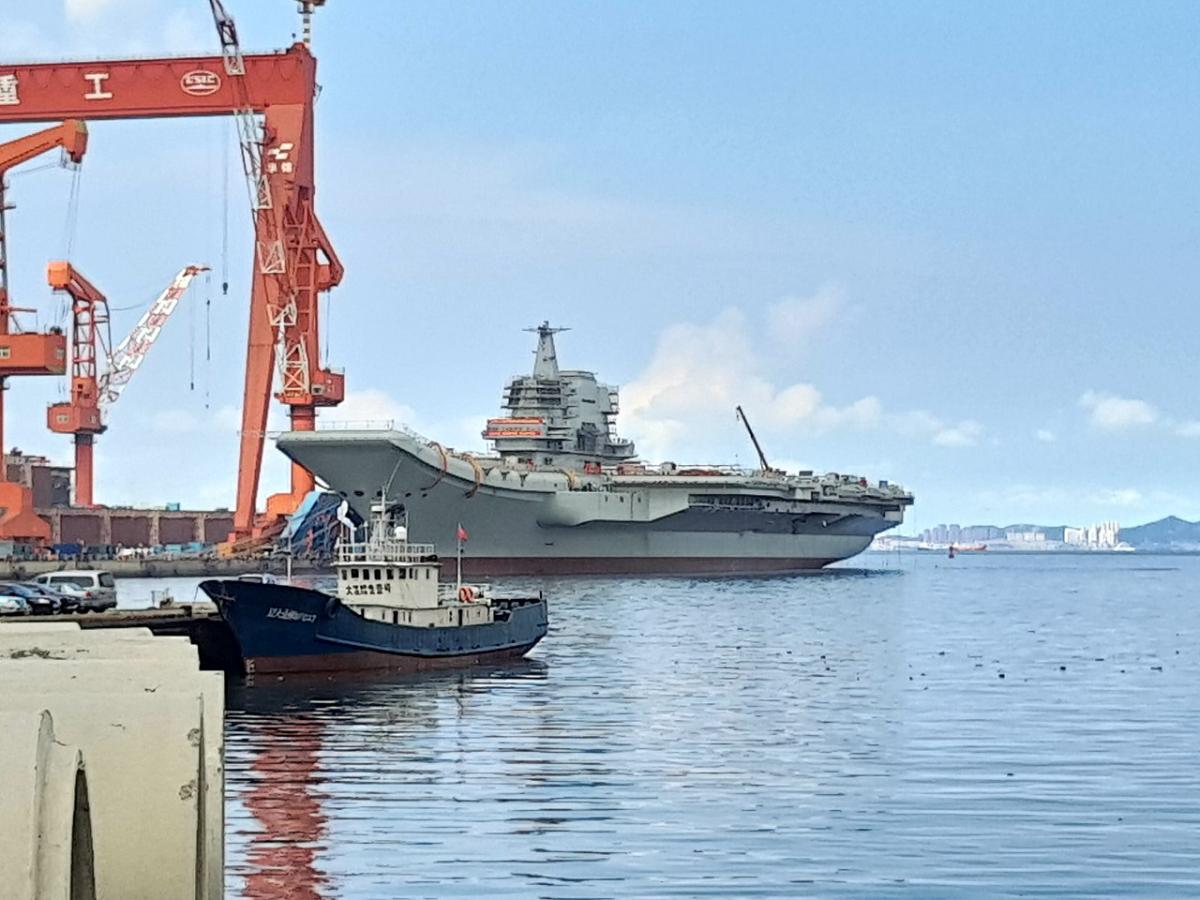 Також відомо, що нещодавно Китай вивів у море корабель "Шаньдун" разом з іншими авіаносцями / фото Вікіпедія Також відомо, що нещодавно Китай вивів у море корабель "Шаньдун" разом з іншими авіаносцями / фото Вікіпедія