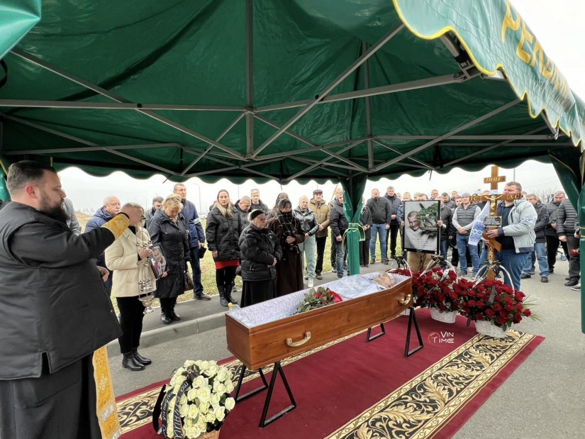Похорон В'ячеслава Узєлкова: як усе пройшло (фото) Похорон В'ячеслава Узєлкова: як усе пройшло (фото)