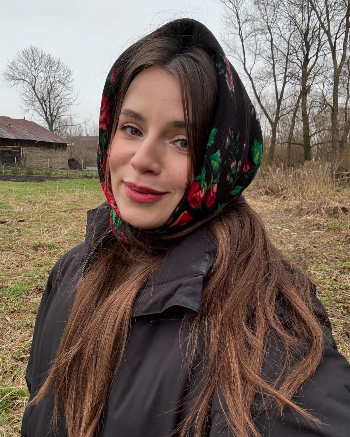 Співачка позує у хустці / Скріншот Instagram Співачка позує у хустці / Скріншот Instagram