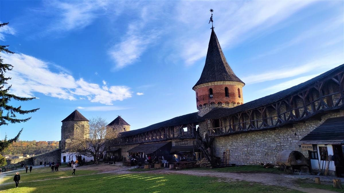 5 идей для весеннего путешествия на выходные по Украине: от сакур до Шевченко