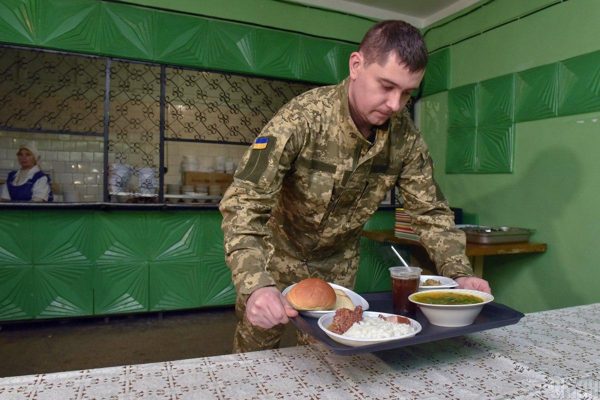 Украинским военным улучшат питание в гражданских больницах / фото УНИАН Украинским военным улучшат питание в гражданских больницах / фото УНИАН