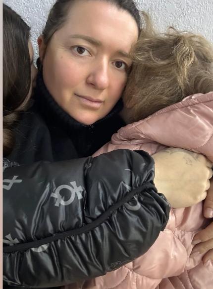 Наталія Могилевська заспокоювала названих доньок під час тривоги/ Скріншот Instagram Наталія Могилевська заспокоювала названих доньок під час тривоги/ Скріншот Instagram