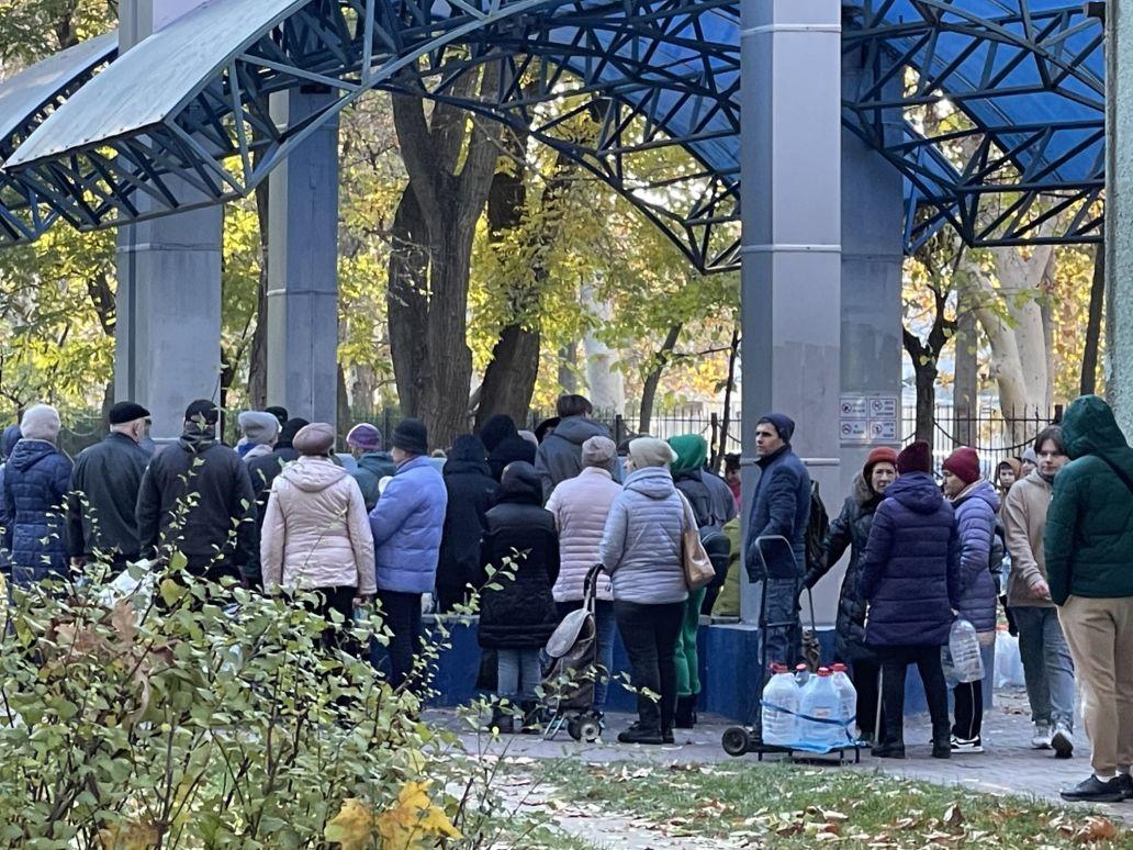 In Odesa, after the shelling, queues formed at the pump stations / photo by Larisa Kozova