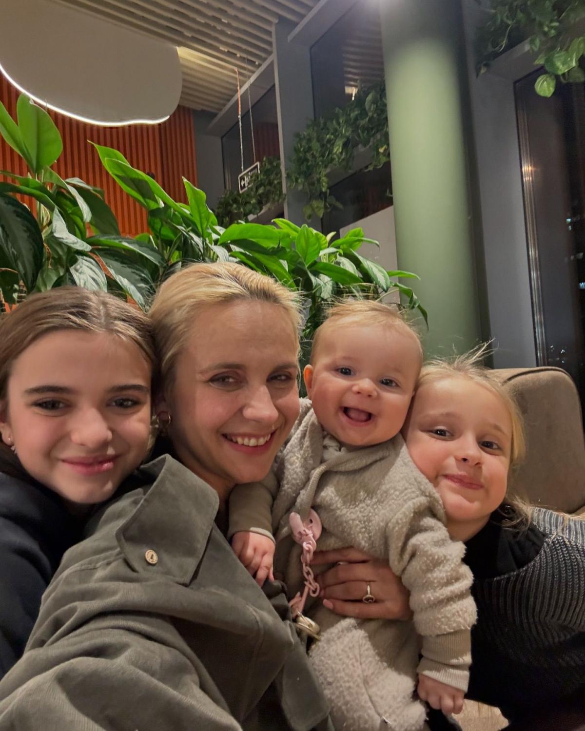 Ліля Ребрик з доньками ходила на шопінг / скріншот Instagram Ліля Ребрик з доньками ходила на шопінг / скріншот Instagram