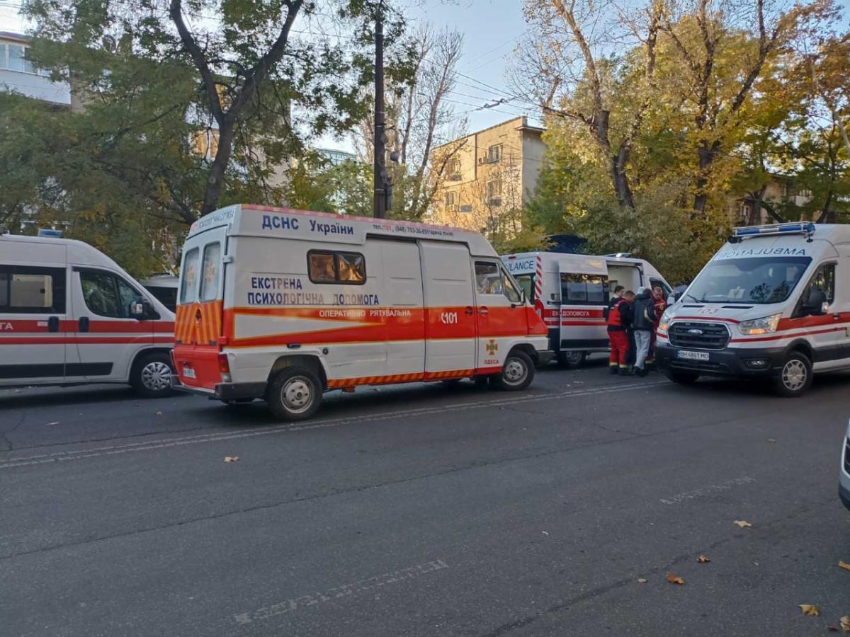 Число раненых продолжает увеличиваться / фото Ларисы Козовой Число раненых продолжает увеличиваться / фото Ларисы Козовой