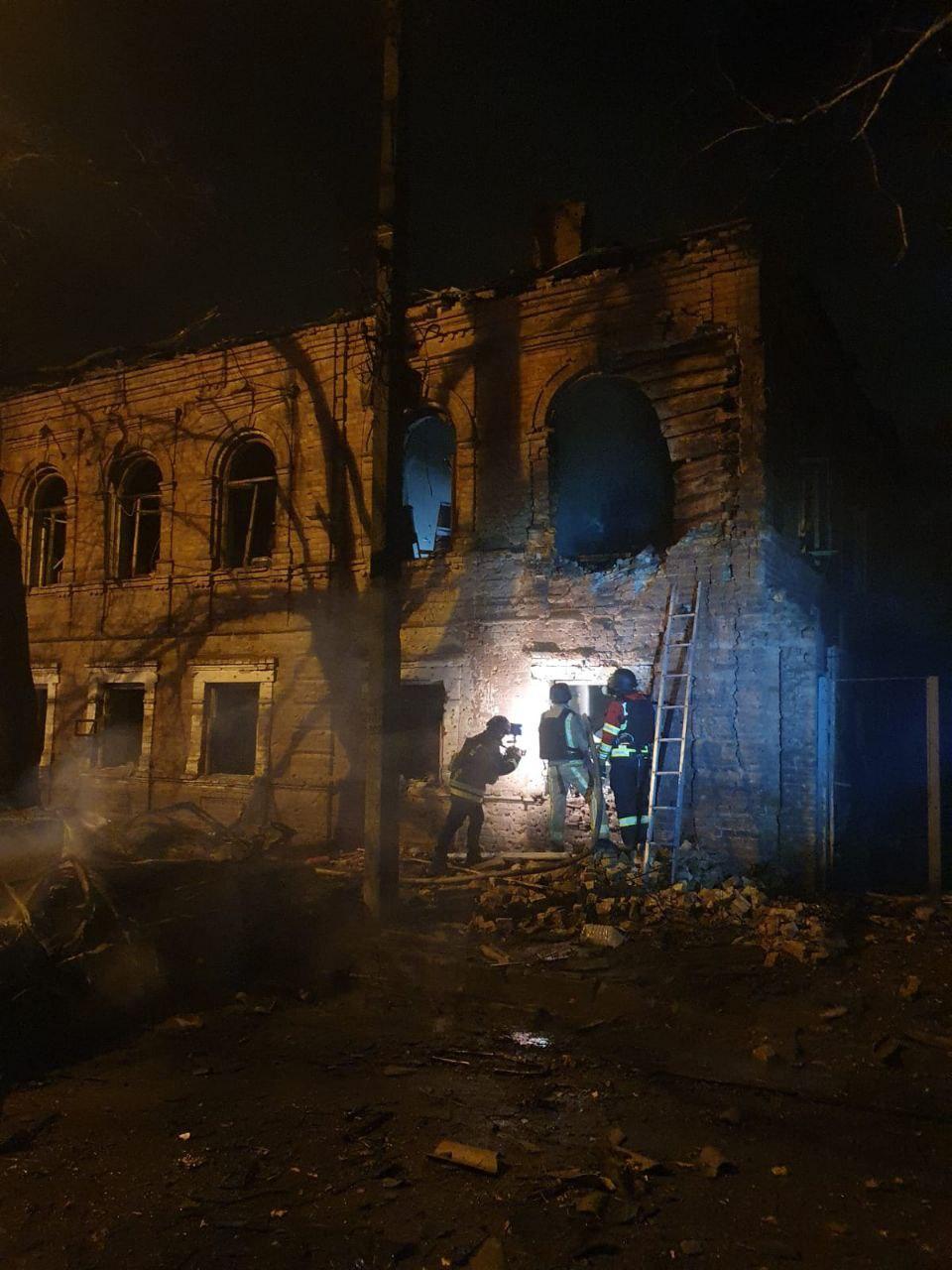 Росія атакувала Суми 'шахедами', є загиблі (фото) Росія атакувала Суми 'шахедами', є загиблі (фото)