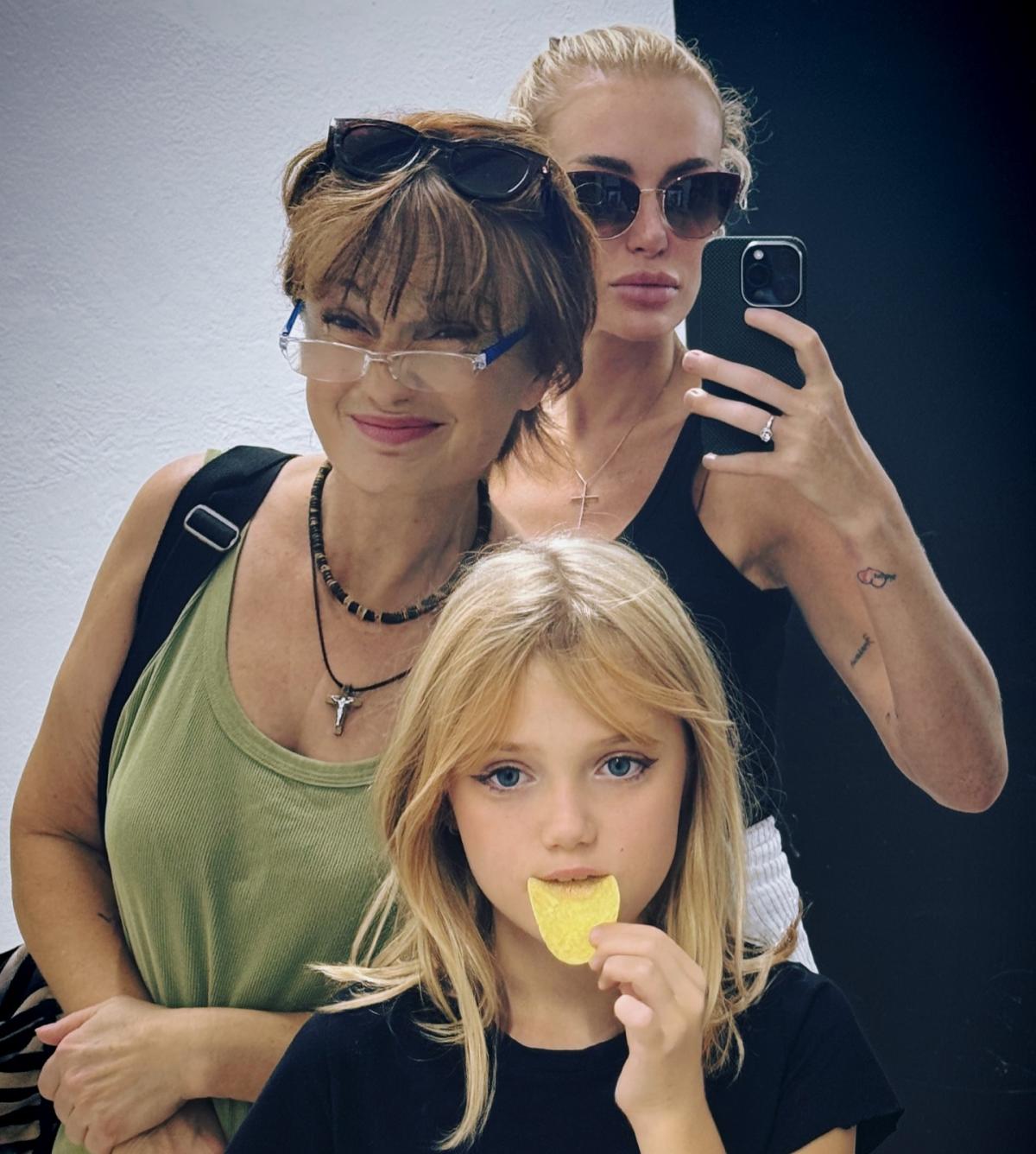 Слава Каминская перед прогулкой сделала селфи / Скриншот Instagram Слава Каминская перед прогулкой сделала селфи / Скриншот Instagram