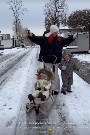 Співачка показала, як розважається із дітьми / Скріншот Instagram Співачка показала, як розважається із дітьми / Скріншот Instagram
